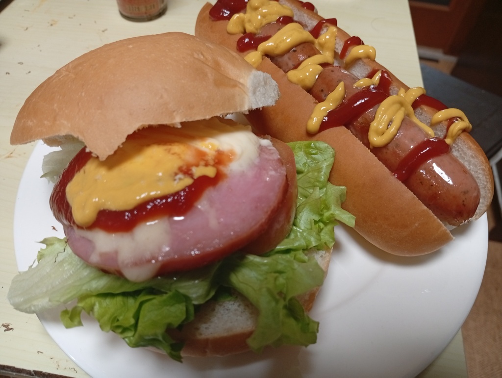 ハンバーガーとホットドッグ