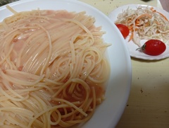 昼は明太クリームパスタ