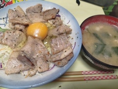 バジルポーク丼