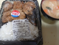 半額の唐揚げ弁当