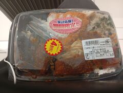 いまから仙台に行きます。昼は関空で4割引の弁当。