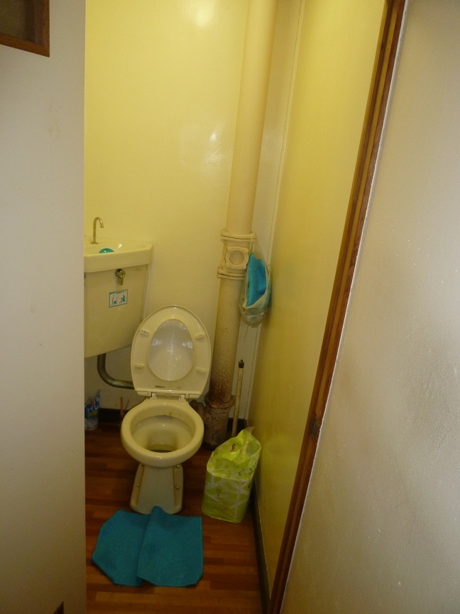 トイレ before