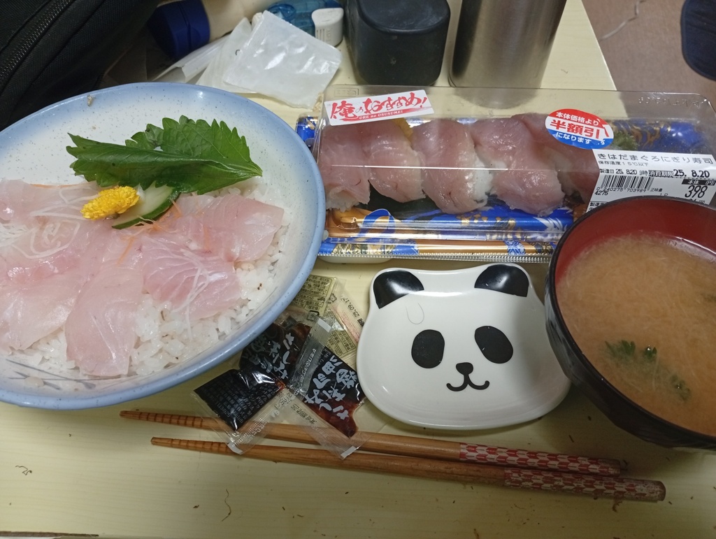 半額の刺身丼と寿司