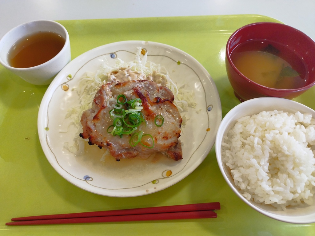 昼は塩こうじチキン定食