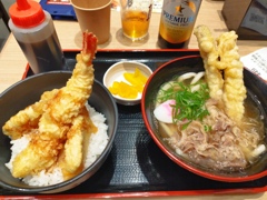 すけさんうどんで天丼とごぼ天うどん