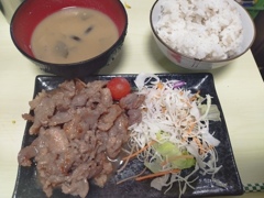 昼は豚味噌定食