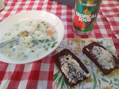 ヴィーガンスープとライ麦パン