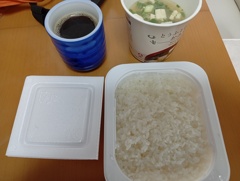 お腹が空いたので宿で納豆ご飯