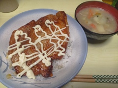 トンテキ丼