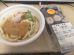 4割引のうどんと納豆巻