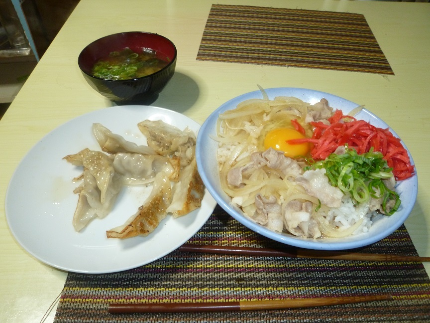 豚丼　餃子　20201101