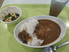 カレーとサラダ288円