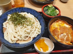 資(すけ)さんうどん