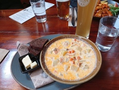 サーモンスープと小麦のビール