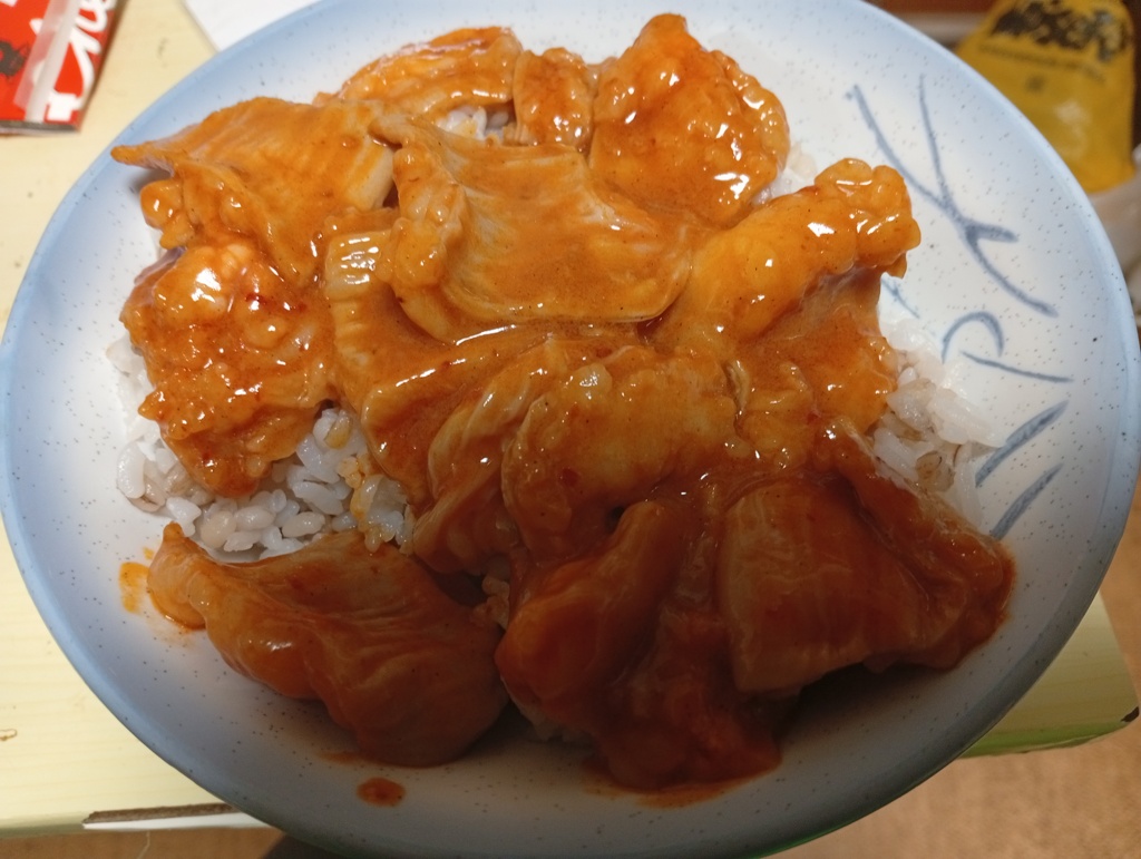ピリ辛ホルモン丼