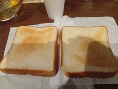 朝はパン