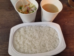 サラダと味噌汁