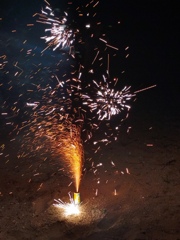 ビーチで花火