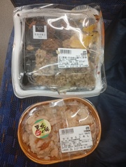 大阪の電車で東北の弁当