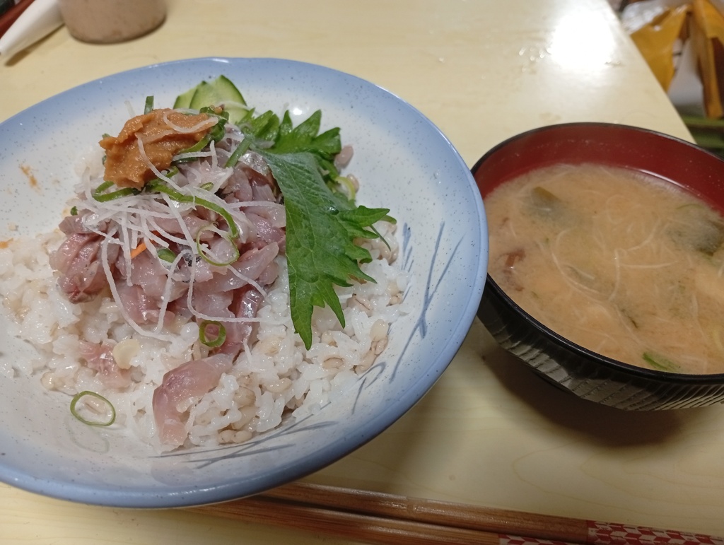 アジのタタキ丼