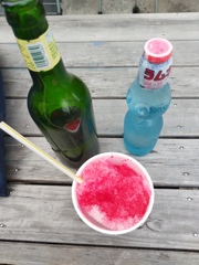 屋台でかき氷、ビールとラムネ