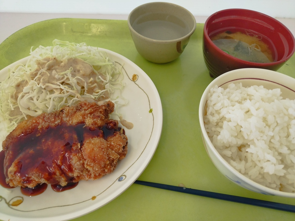 学食でチキンタツタ定食