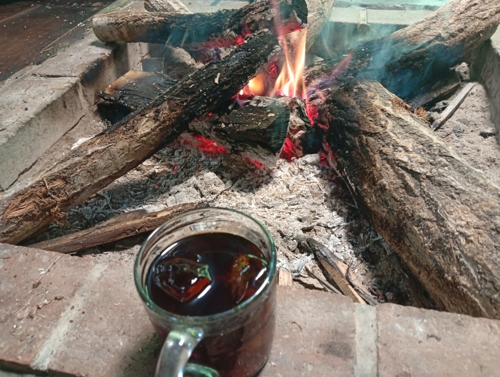 古民家の岩清水を囲炉裏で沸かしたコーヒー