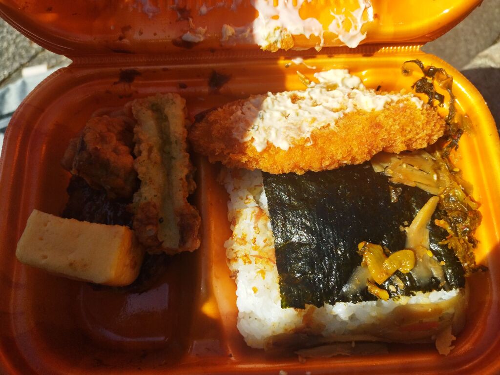 昼はのり弁当