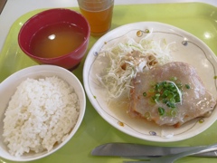 学食でしおこうじチキングリル　511円