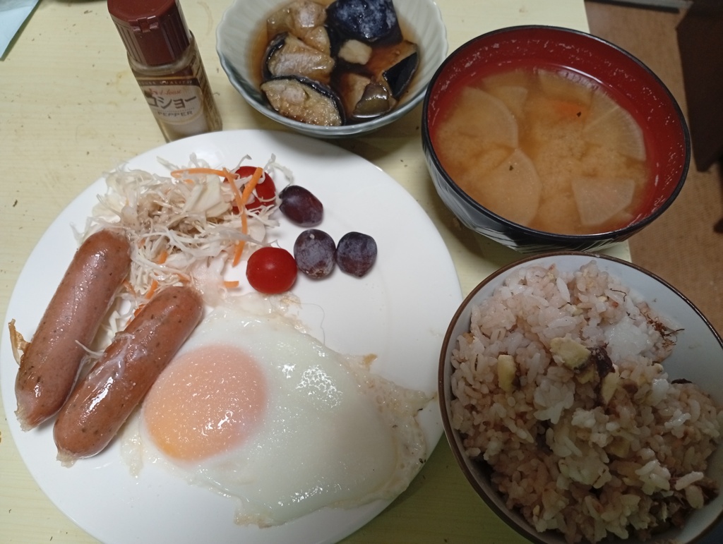 栗ご飯とソーセージエッグ