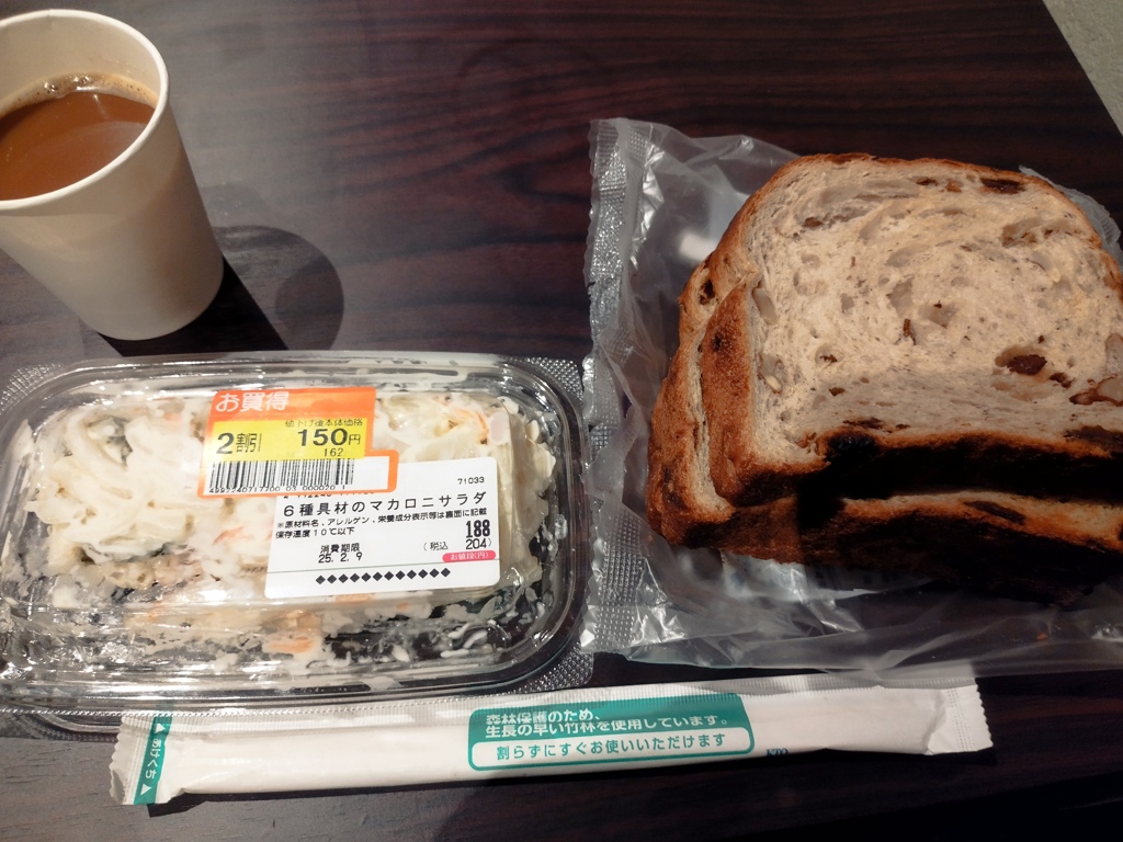 パンとサラダ