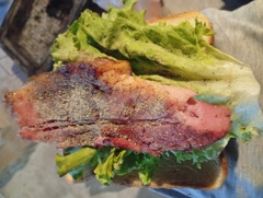 友達の家でサンドイッチ