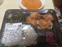コロッケと198円の唐揚げ弁当