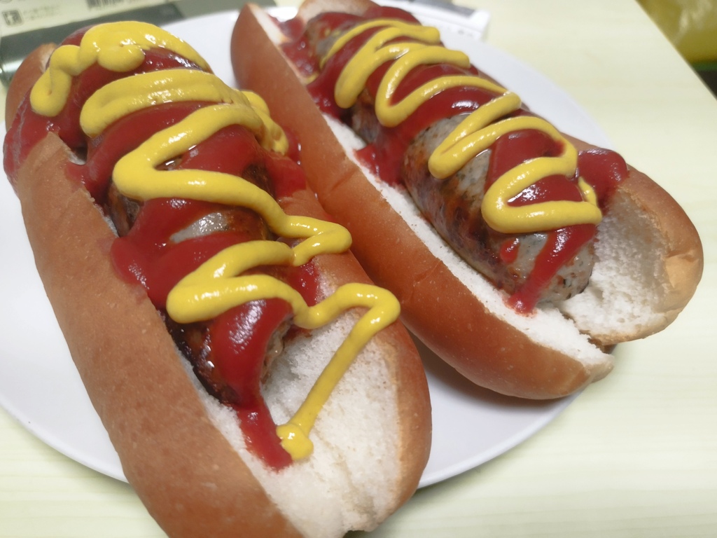 朝はホットドッグ