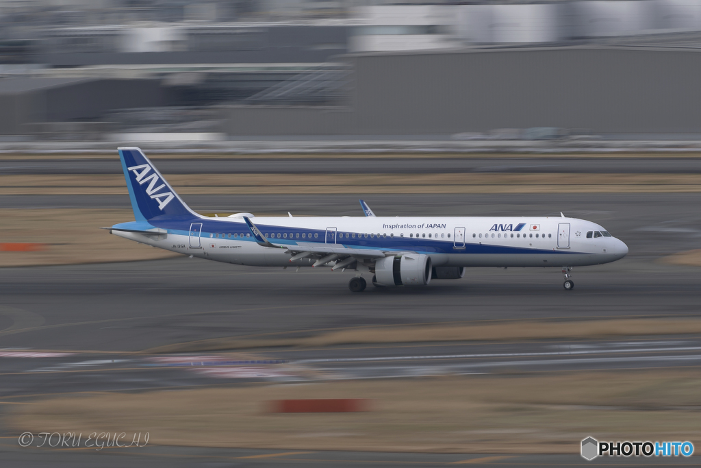 Jet airliner