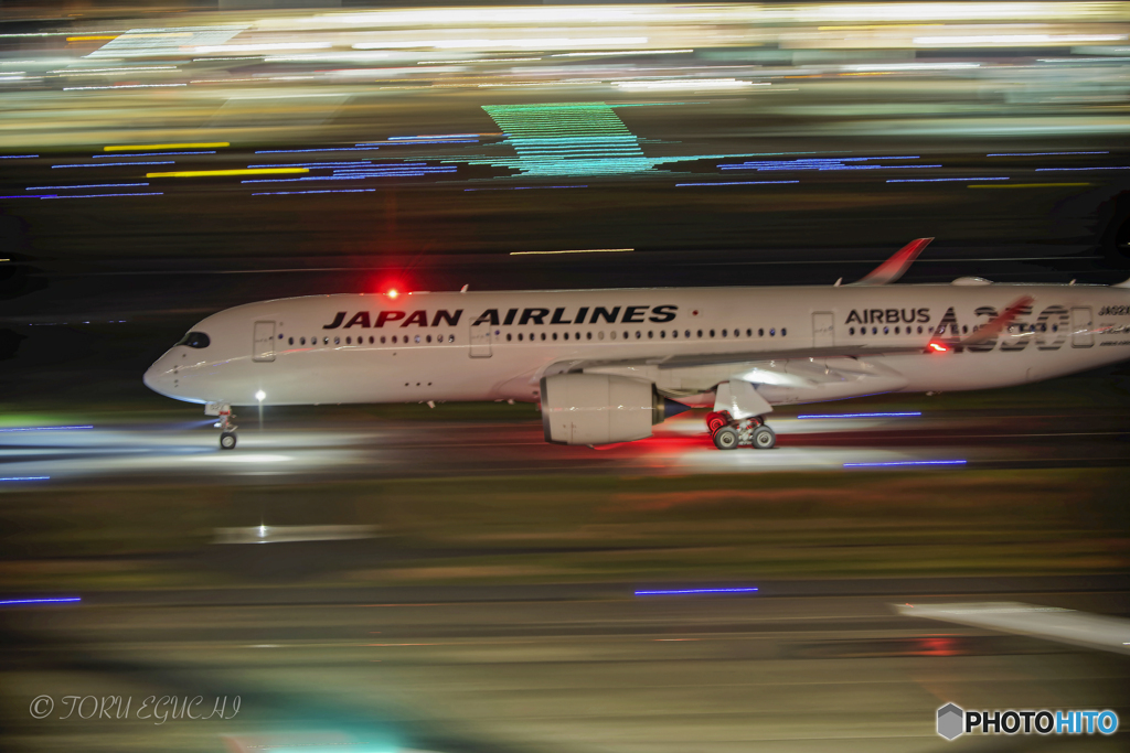 Jet airliner