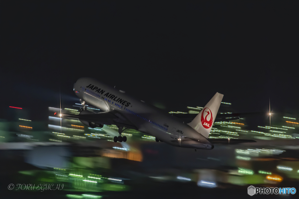 Jet airliner