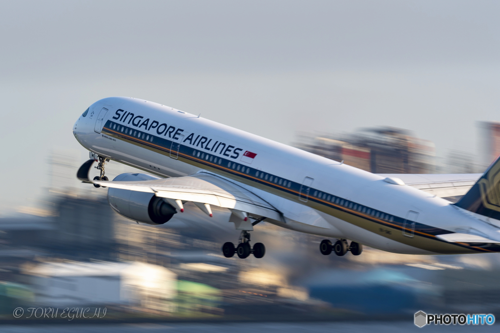 Jet airliner