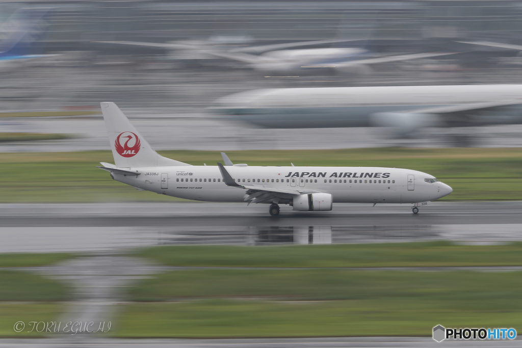 Jet airliner