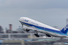 Jet airliner