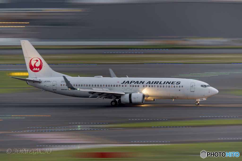 Jet airliner
