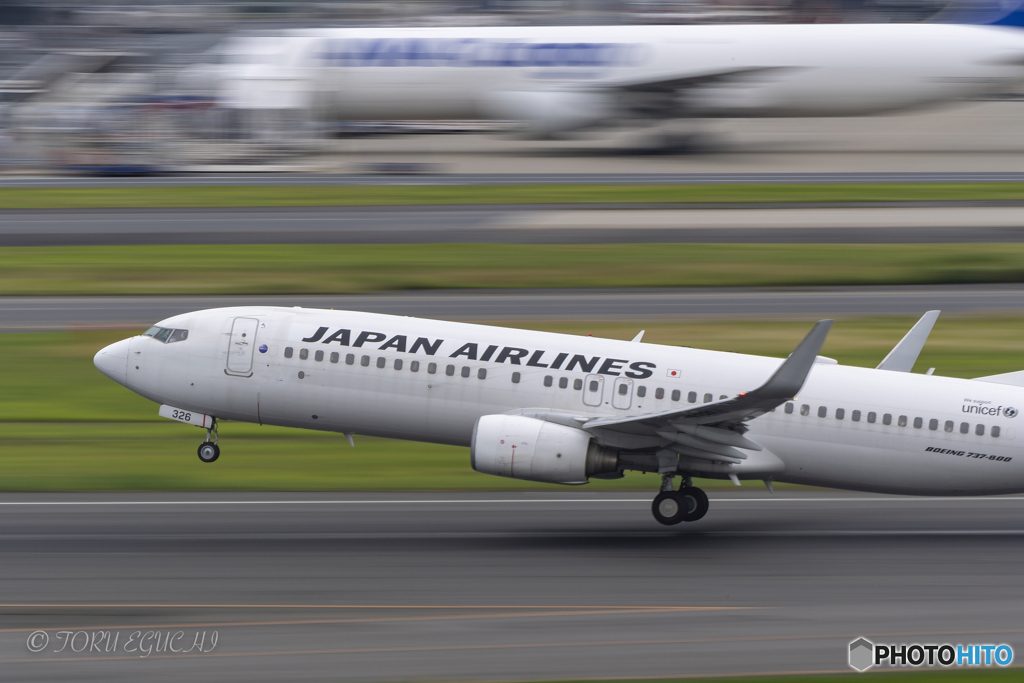 Jet airliner
