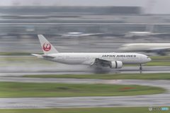 Jet airliner