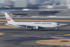 Jet airliner
