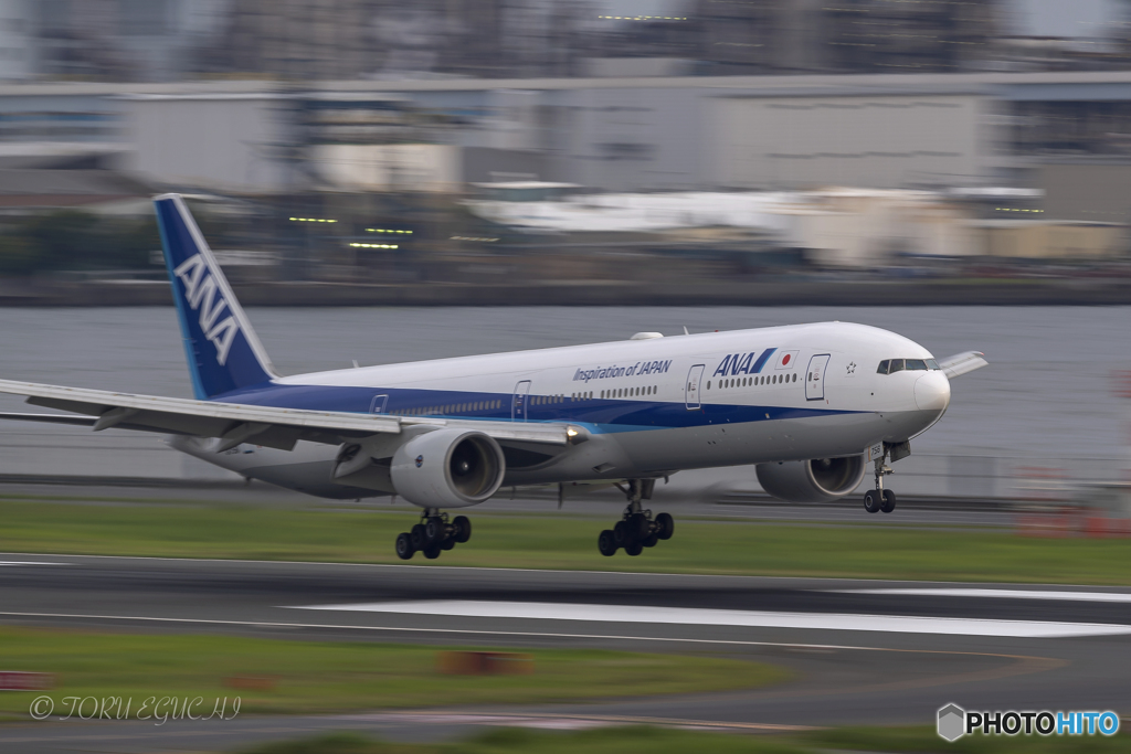 Jet airliner