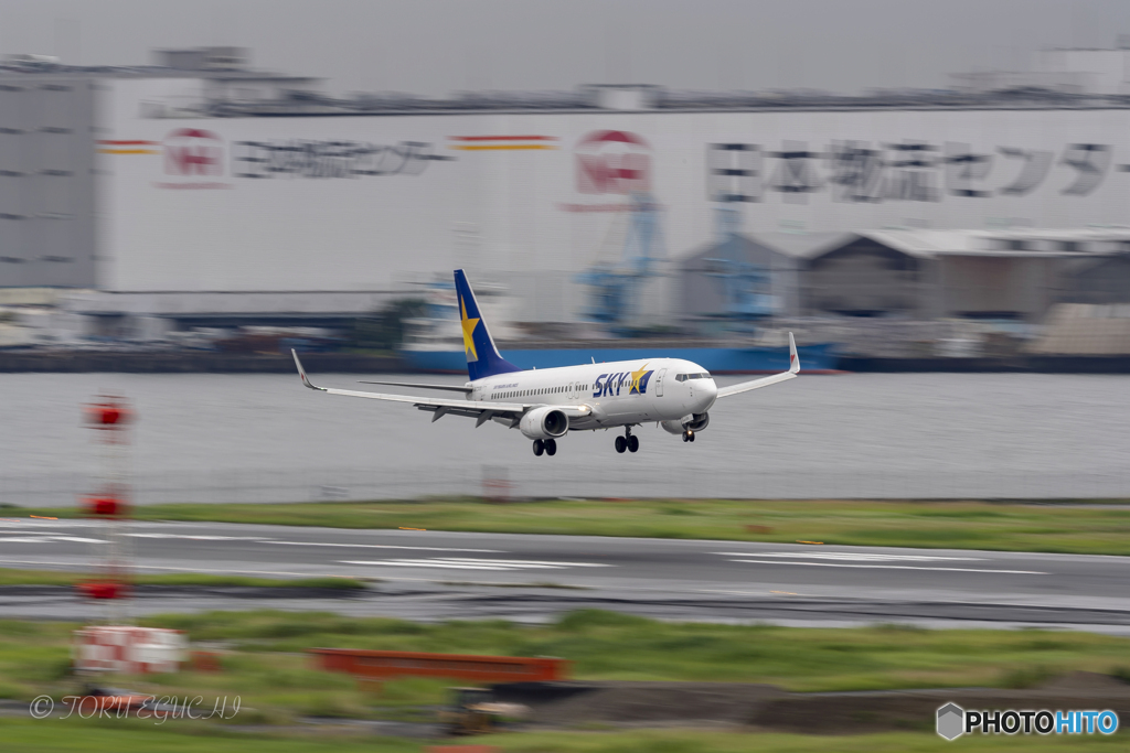 Jet airliner