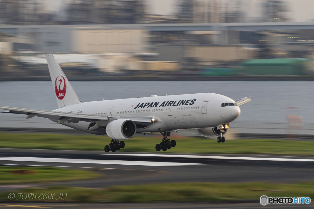 Jet airliner