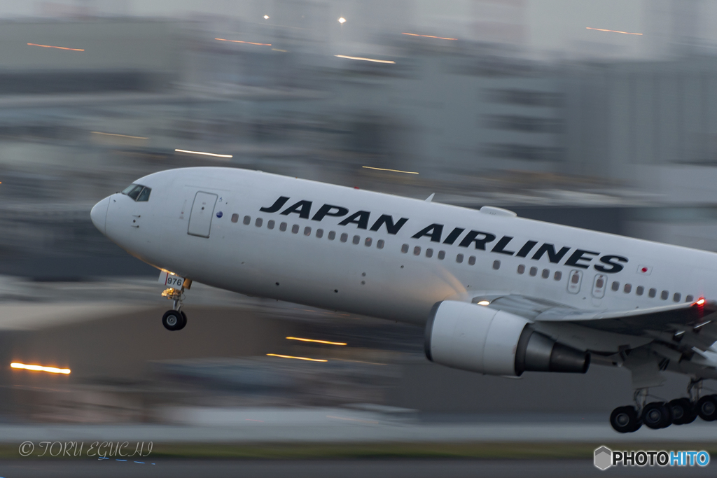 Jet airliner
