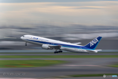 Jet airliner