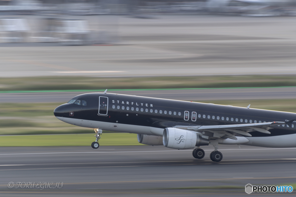 Jet airliner